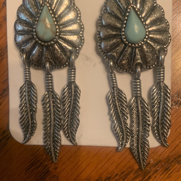 NWT Silver Tone Earrings- Western Style - Picture 3 of 6